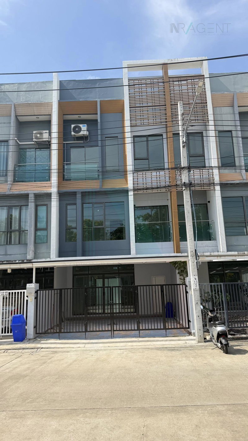 Townhouses for rent : For Rent 3-story Townhouse THE VISION LADPRAO - NAWAMIN 5 bedroom 4 bathroom
