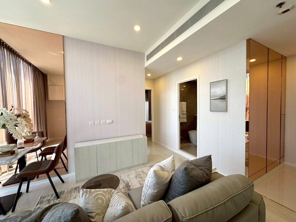 picture Mazarine                     Ratchayothin  - 12/14