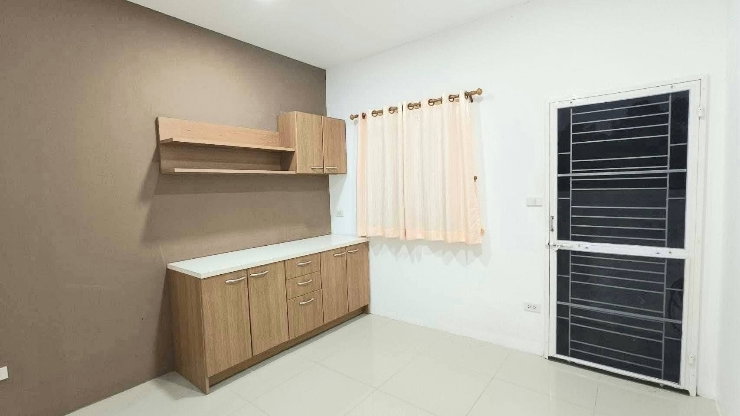 รูป  ขายบ้านเดี่ยว ชั้นเดียว รีโนเวทใหม่ทั้งหลัง หมู่บ้านลลัลตา เออริเกท คลองน้ำหู (ระยอง) 43 ตร.วา แอร์ 2
โซนมาบตาพุด

 - รูปที่ 4/9