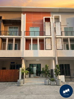 ขายทาวน์เฮ้าส์ หมู่บ้านอาร์เค พาร์ค รามอินทรา-ซาฟารี 4ห้องนอนใหญ่ 3ห้องน้ำ โซนแรกของโครงการ จอดรถได้ 2-3คัน