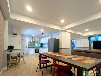 Houses for rent TRIAMUDOMSUKSANIMKLAO SCHOOL : Sammakorn Village | Modern Detached 3 Bed 6 Bath House