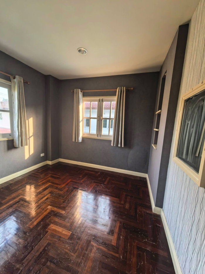 รูป 🏡 บ้านเดี่ยวให้เช่า รีโนเวทใหม่ หมู่บ้านมณีรินทร์ เลค แอนด์ พาร์ค ถนน345 บางคูวัด 3 ห้องนอน 3 ห้องน้ำ หลังมุม พื้นที่กว้างมาก🚫ไม่อนุญาตเลี้ยงสัตว์ - รูปที่ 7/8