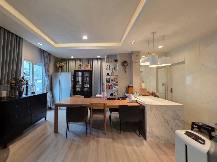 รูป บ้านหรูหน้าสวน ต่อเติมกว้างถึง 300 ตรม. มบ.มัณฑนา ร่มเกล้า กับฮวงจุ้ยมังกรรับทรัพย์ - รูปที่ 3/14