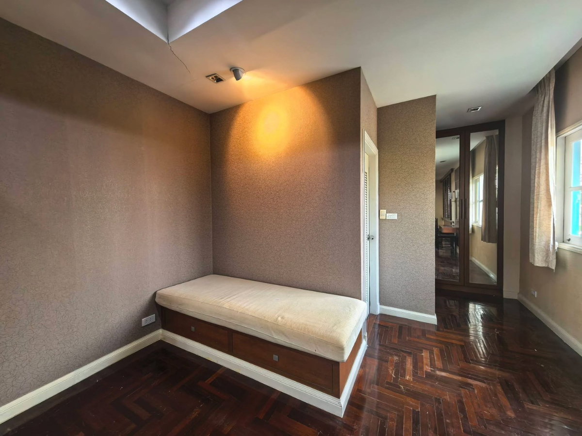 รูป 🏡 บ้านเดี่ยวให้เช่า รีโนเวทใหม่ หมู่บ้านมณีรินทร์ เลค แอนด์ พาร์ค ถนน345 บางคูวัด 3 ห้องนอน 3 ห้องน้ำ หลังมุม พื้นที่กว้างมาก🚫ไม่อนุญาตเลี้ยงสัตว์ - รูปที่ 4/8