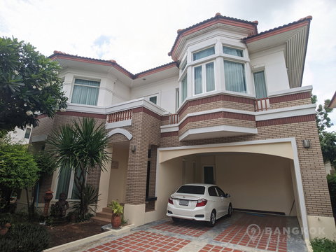 Luxury Modern 3-Bedroom Detached House for Rent at De Ville Srinakarin