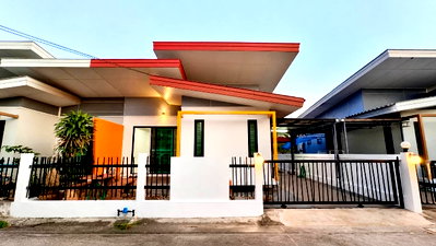 บ้านเดี่ยว รร.อัสสัมชัญระยอง :  ขายบ้านเดี่ยว ชั้นเดียว รีโนเวทใหม่ทั้งหลัง หมู่บ้านลลัลตา เออริเกท คลองน้ำหู (ระยอง) 43 ตร.วา แอร์ 2
โซนมาบตาพุด

