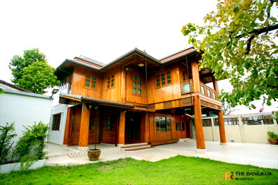 บ้านเดี่ยวให้เช่า : เช่าบ้าน 🏡 House Area Huai Khwang บ้านเดี่ยวไม้สักแท้  3นอน 350ตร.ม. 70k สไตล์ไทย พร้อมสวนขนาดใหญ่ 🌿 ใกล้ MRT สุทธิสาร 1.7 km 