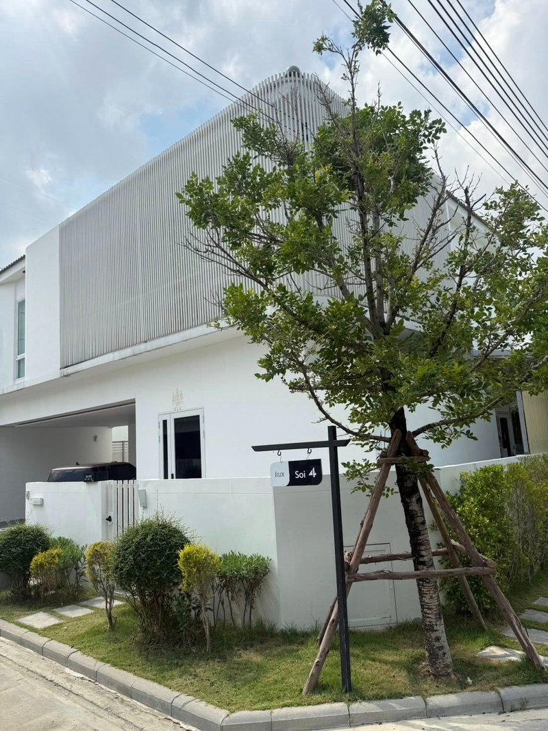Houses for sale : ✅ Corner detached house for sale modern style Built-in ready to move in Near Chatuchot Expressway Fashion Island ✅ The RUX Ramintra-Chatuchot