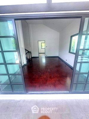 Houses for rent : 4-BR House For Rent In Prawet, Bangkok | Pet-Friendly (ID 2961953)