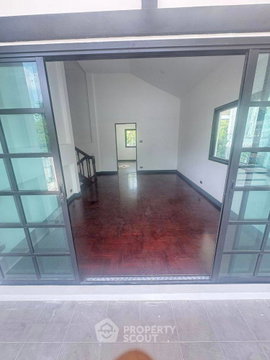 บ้านเช่า 4 ห้องนอน ในแถบประเวศ กรุงเทพ | เลี้ยงสัตว์ได้ (ID 2961953)