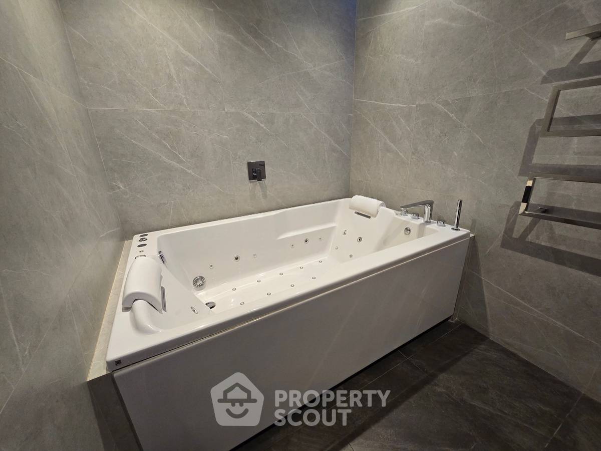 รูป คอนโด 2 ห้องนอน ที่ มูนิก หลังสวน ชั้น 20 ใกล้ BTS ราชดำริ (ID 2961978) - รูปที่ 12/13