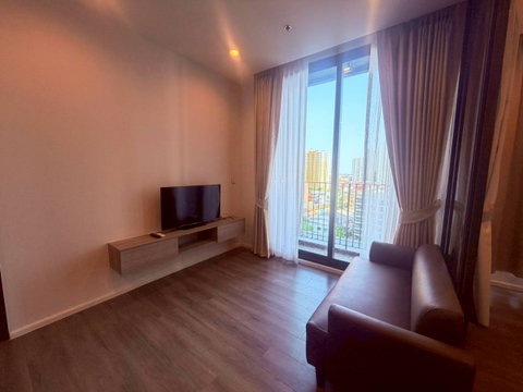LTH15840OP - Luxury Condo for Sale Punnawithi | Whizdom Essence | 8.2 MB
