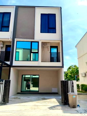 Townhouses for sale : 🔥 FOR SALE – 2.5-Storey Townhome (Brand New), Altitude Kraf Bangna 🚉 Near Yellow Line — Si Baering Station
