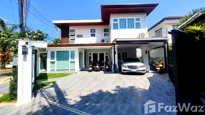 Houses for sale : Fully Renovated Corner Home with Solar System & Offices 6383912