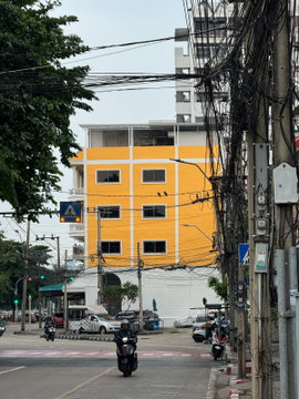 ตึกแถว 5 ชั้นครึ่ง (รวมดาดฟ้า) 50 เมตรจากสถานีรถไฟสามเสน ใกล้เคียงกรมสรรพสามิตร ตลาดราชวัตร กรมโยธาธิการ โรงเรียนเสนาธิการทหารบก รพ วิชัยยุทธ รพ รามาฯ