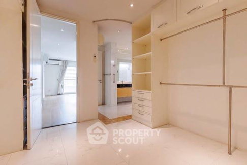 3-BR Condo 336 Sqm At Wattana Heights, 200m to MRT Sukhumvit (ID 2964433)