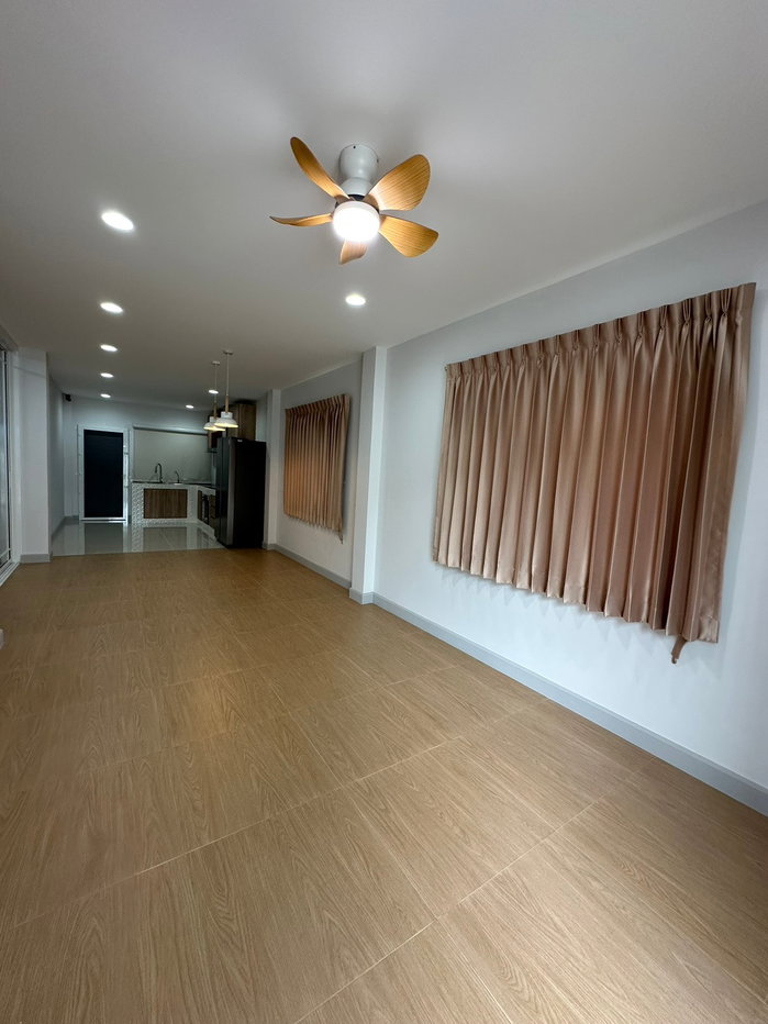 รูป 🏡✨ ให้เช่าบ้านแฝด — ซอยอ่อนนุช 40 บ้านสวย พร้อมอยู่ มีพื้นที่นั่งเล่นและสวนข้างบ้าน  - รูปที่ 3/15