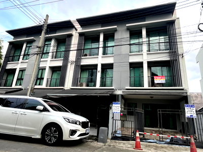 โฮมออฟฟิศ ถนนวิภาวดีรังสิต : AL-ZF_026| ทาวน์โฮม 3.5 ชั้น โครงการ บ้านกลางเมือง งามวงศ์วาน (หลังริม) ใกล้รถไฟฟ้าสายสีแดง (สถานีบางเขน)   (ราคาถูก! 4,000,000 บาท)