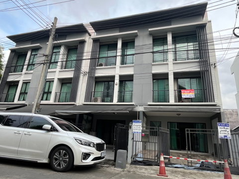 Baan Klang Muang Ngamwongwan Bangkok