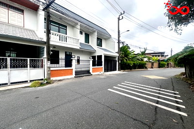 ทาวน์โฮม เขตบึงกุ่ม : ขายทาวน์เฮาส์ 2 ชั้น 24 ตร.ว. หลังริม ซอยนวมินทร์ 129 ถนนนวมินทร์ บ้านสวย พร้อมเข้าอยู่