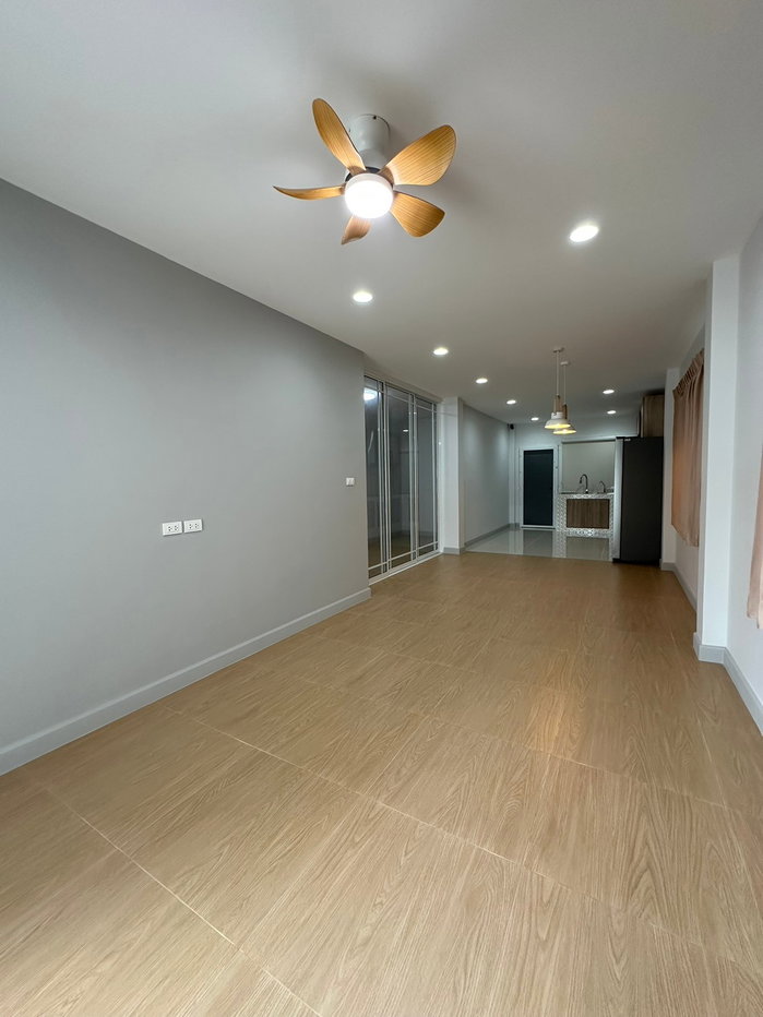 รูป 🏡✨ ให้เช่าบ้านแฝด — ซอยอ่อนนุช 40 บ้านสวย พร้อมอยู่ มีพื้นที่นั่งเล่นและสวนข้างบ้าน  - รูปที่ 2/15
