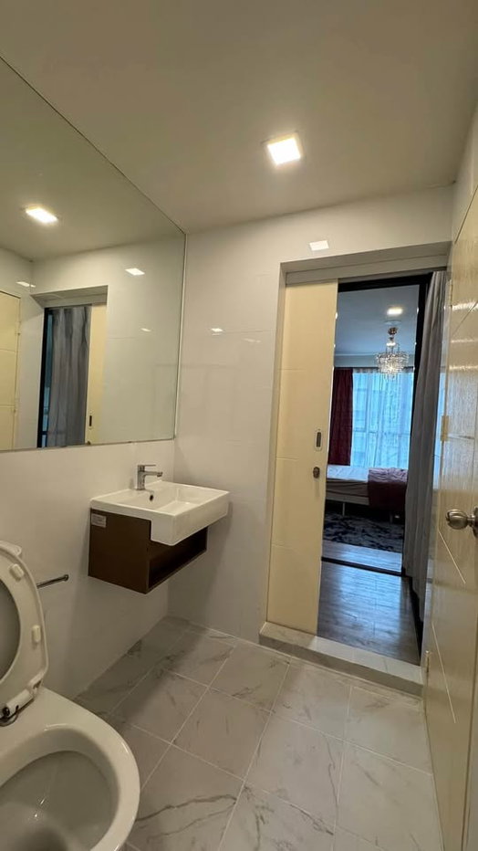 picture 🔥 URGENT SALE✅ Episode Phaholyothin-Sapanmai  Unique Layout with Double Access Bathroom, 400 m. to BTS Sai Yud, 100% Free Transfer! - 7/10