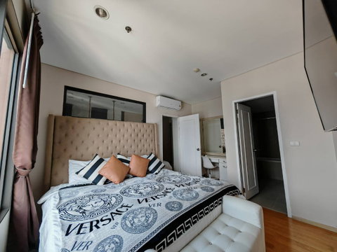 P-149764 — ขายพร้อมผู้เช่า คอนโด Duplex ชั้น 37-38 Villa Asoke 2 นอน 2 น้ำ วิวเมือง ใกล้ MRT เพชรบุรี 085-592-2897 Line: @easythaihome
