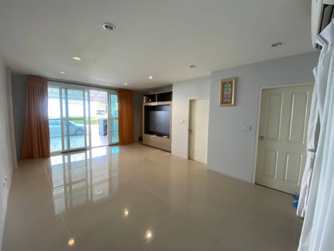 ให้เช่าทาวน์เฮ้าส์ 3 ชั้น ดิ เอ็กซ์คลูซีฟ พัฒนาการ 44