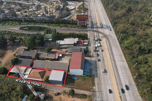 Land with buildings for sale, located on Sukhumvit Road, a prime location near Nong Nooch Tropical Garden, Pattaya.