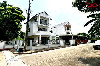 บ้านแฝด กรุงเทพมหานคร : ขายบ้านเดี่ยว 3 ชั้น ถนนรามอินทรา - พระยาสุเรนทร์ 30 บ้านสวย หลังมุม ใกล้รถไฟฟ้าสายสีชมพู 