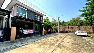 บ้านแฝด ถนนสุขุมวิท : ขาย บ้านแฝด  #Golden Neo Onnut-Pattanakarnโกลเด้น นีโอ **อ่อนนุช 65