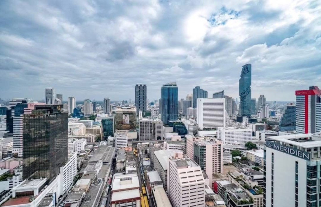picture  Ashton Chula -                   Silom  - 9/10