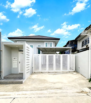 เช่าบ้านแฝด ม.เกษมบัณฑิต พัฒนาการ : 🏡✨ ให้เช่าบ้านแฝด — ซอยอ่อนนุช 40 บ้านสวย พร้อมอยู่ มีพื้นที่นั่งเล่นและสวนข้างบ้าน 