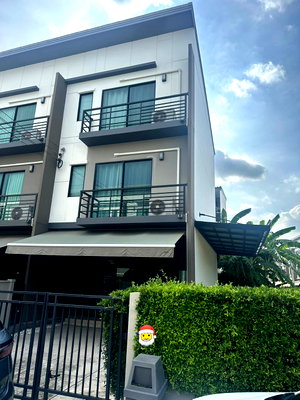 ทาวน์โฮมให้เช่า : 🏡 ขาย / เช่า บ้านกลางเมือง ศรีนครินทร์ – อ่อนนุช 3 ห้องนอน 3 ห้องน้ำ หลังมุมหายากที่สุดในโครงการ ฟีลลิ่งบ้านเดี่ยว พื้นที่รอบบ้านกว้างมาก