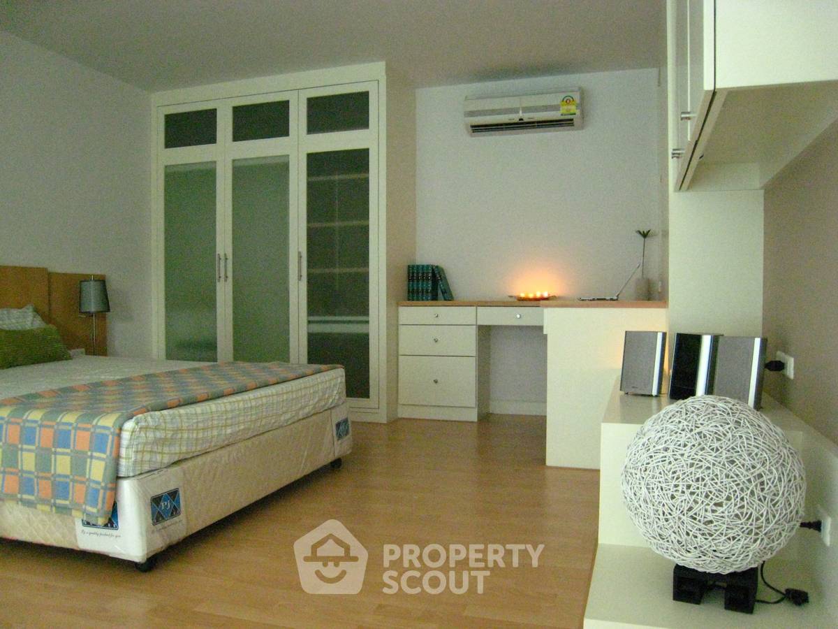 picture 1-BR Condo For Rent At Duplex, Phratamnak (50 Sqm) (ID 405074) - 9/22