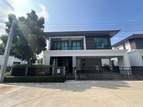 🏡✨ ให้เช่าบ้านเดี่ยวหรู 2 ชั้น — Grand Britania บางนา กม.12 Modern Luxury พร้อมอยู่ ใกล้ Mega Bangna, สนามบินสุวรรณภูมิ