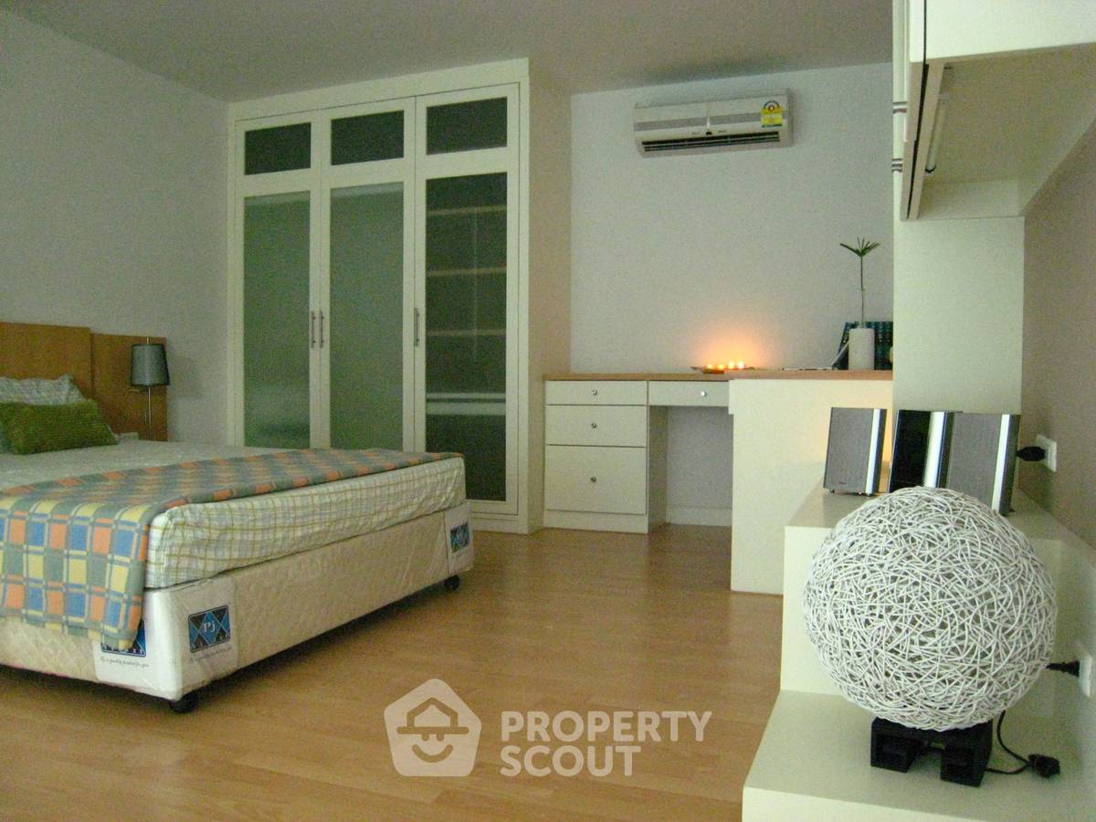 picture 1-BR Condo For Rent At Duplex, Phratamnak (50 Sqm) (ID 405074) - 8/22