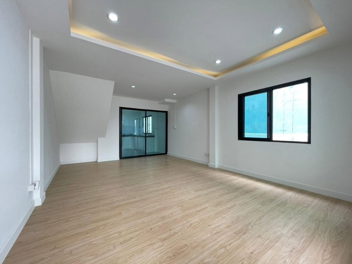 รูป ขายบ้านแฝด หมู่บ้านพระปิ่น 4 เพชรเกษม 81 ตกแต่งรีโนเวทใหม่ - รูปที่ 3/10