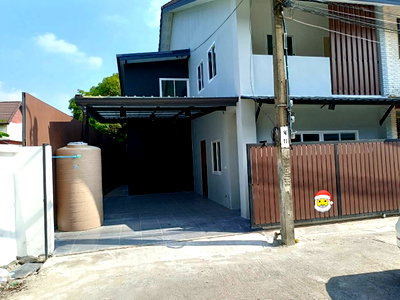 บ้านเดี่ยวให้เช่า : 🏡 ขาย / เช่า บ้านรีโนเวทใหม่ทั้งหลัง หมู่บ้านฉัตรแก้ว ถนนแฮปปี้แลนด์ คลองจั่น บางกะปิ 2 ห้องนอน 2 ห้องน้ำในตัว บ้านสวย พร้อมอยู่ รีโนเวทใหม่หมด
