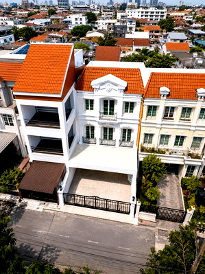 เช่าทาวน์โฮม วิทยาลัยอาชีวศึกษาธนบุรี : ถ.ราชพฤกษ์6-8 จรัญ13 ทาวน์โฮมหรู 3ชั้น 3นอน BTS บางหว้า 1.45กม. 32ตร.ว. 250ตร.ม. พร้อมเฟอร์ฯสระว่ายน้ำ ม.สยาม 1.5 กม.