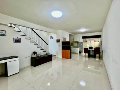 ให้เช่า Townhome 3 ชั้น โครงการ Town Avenue พระราม 9 – กรุงเทพกรีฑา 7 ใกล้ถนนรามคำแหง 60 และทางด่วน เดินทางสะดวก