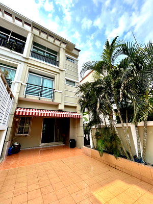Townhouses for rent Boromarajonani College Of Nursing Bamrasnaradura : 3-Storey Townhome for Rent at The Royal Vienna Ratchavipha – Fully Furnished, Move-In Ready