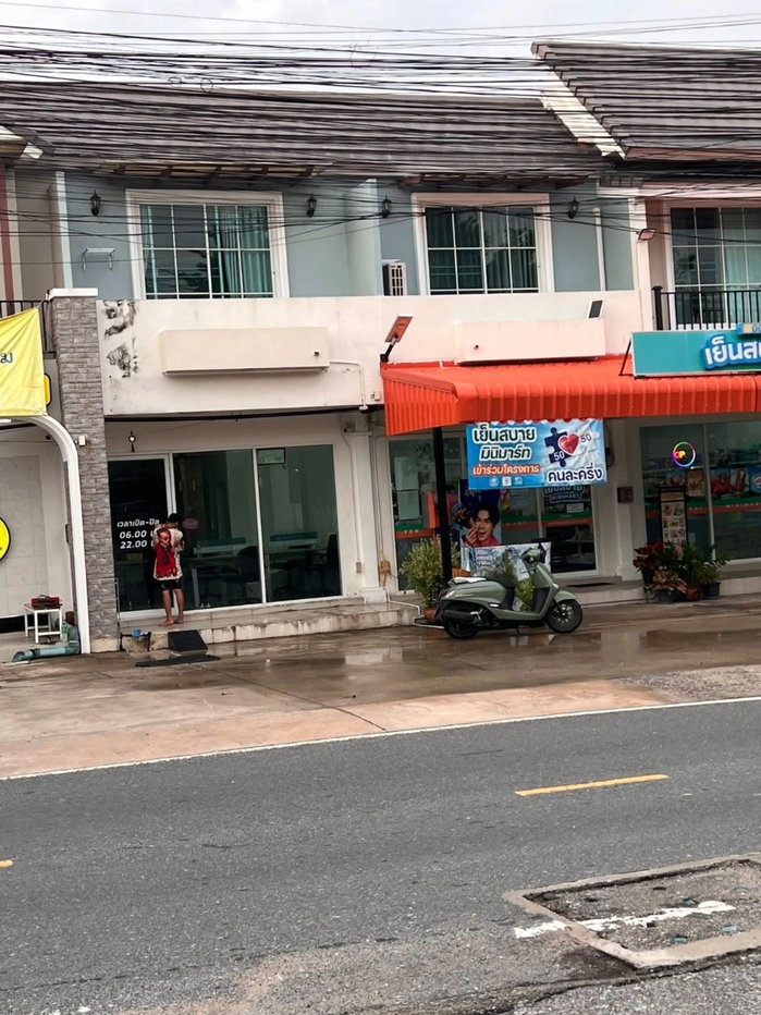 รูป ให้เช่าอาคารพาณิชย์ 2 ชั้นทำเลดี ติดถนนใหญ่ ไร่กล้วย ศรีราชา - รูปที่ 2/8