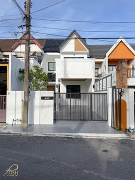 บ้าน2ชั้น รีโนเวทใหม่ ทำเลวิชิต ซอยก้าวหน้า1 ในสไตล์โมเดิร์นอบอุ่น ที่ผสมผสานงานตกแต่งโทนไม้ได้อย่างลงตัว มาพร้อมระเบียงกว้าง 3ห้องนอน 