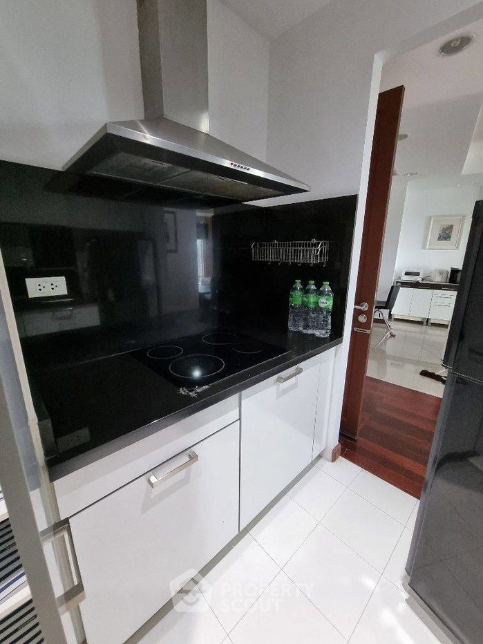 รูป คอนโดชั้นสูง 2 ห้องนอน 126 ตร.ม. บ้านราชประสงค์ ใกล้ BTS ราชดำริ 100 ม. (ID 2743918) - รูปที่ 6/7