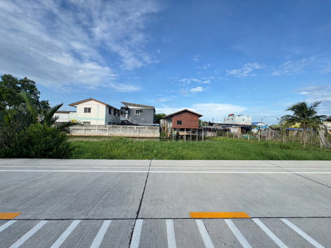 ที่ดินเหลี่ยมสวย ประชาอุทิศ90 ซอยหลอดปิ้ง ซอย3  ราคาจับต้องได้