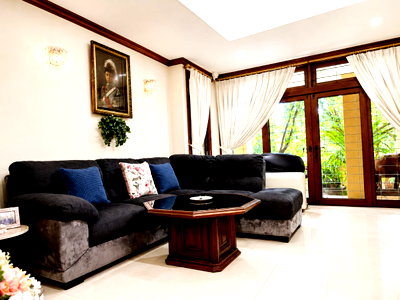 Houses for sale Command And General Staff College : [FOR SALE] Luxury Grand Tropical Colonial Estate | Private 225 Sq.W. Urban Resort Oasis Next to Prachachuen Expressway 
