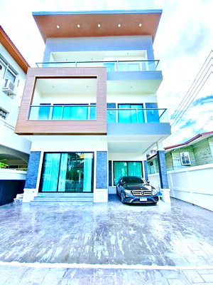 บ้านเดี่ยวให้เช่า : วัดธาตุทอง บ้าน พร้อมเฟอร์ฯ บ้านเดี่ยว 3 ชั้นสร้างใหม่ 4 นอน ใกล้BTS เอกมัย 600 ม. 5 น้ำ 50 ตร.ว. ทำเลใจกลางสุขุมวิท เหมาะสำหรับอยู่อาศัย