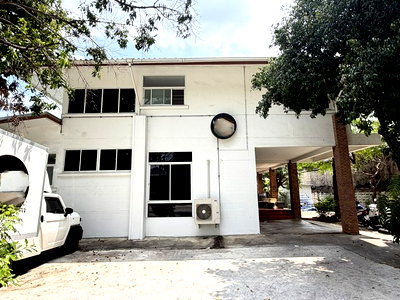 เช่าบ้านเดี่ยว โรงเรียนเซนต์แอนดรูส์อินเตอร์เนชันแนล กรุงเทพ : HR3491ให้เช่าบ้านเดี่ยวหลังใหญ่ใจกลางทองหล่อ 176 ตร.ว. ทำเลดีหลังตลาดอินดี้ 4 ห้องนอน พื้นที่ร่มรื่น สงบส่วนตัว ตอบโจทย์ชีวิต Urbanista