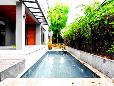 เช่าบ้านเดี่ยว ถนนเพชรบุรี กรุงเทพฯ : Magnificent 5 Bedroom Pool Villa in Phra Khanong Area - BR28147SH